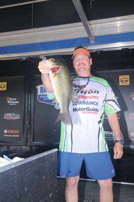<p>
	Mark Loftis of Illinois won the tournament big bass honors with a 4-09 largemouth.</p>
