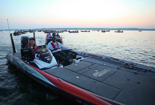 Elite Series angler Stephen Browning leads a flight of boats through the morning boat inspection. 