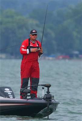 <p>
	Texas pro Kurt Dove started the morning in 5<sup>th</sup> place with 17 pounds, 12 ounces. </p>
