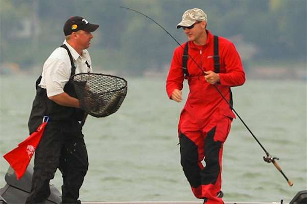 <p>
	A relieved Pagnato and his co-angler gain control of the fish after a tense moment with the dip net. </p>
