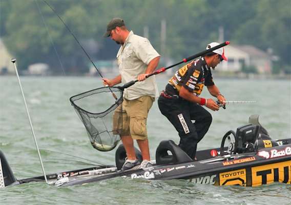 <p>
	Merkley takes charge of the netted bass, while Iaconelli moves back to the bow of the boat. </p>
