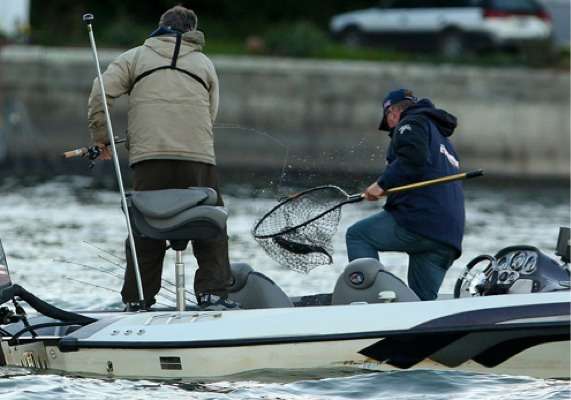 <p>
	Groney boats another fish as Gluszek performs the net duty. </p>
