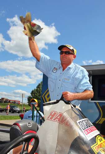 Co-angler champion Todd Sterner pulls his best of the day from the livewell. 