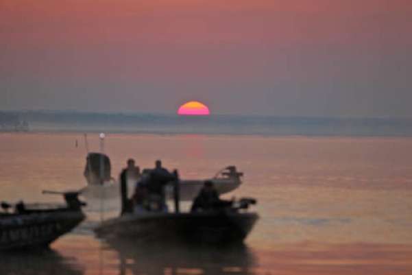 <p>
	 </p>
<p>
	Cool temperatures, clear skies and light winds greet the Elite Series anglers as the sun peeks over the horizon.</p>
