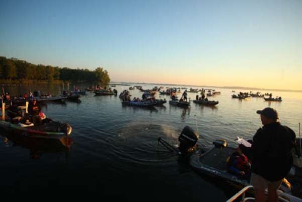 <p>
	 </p>
<p>
	Boats stack up behind one another and fall into line to go through boat check and receive their BASSTrakk phones.</p>
