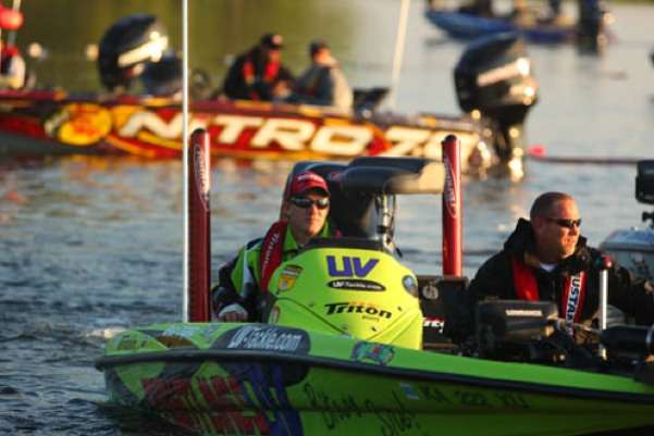 <p>
	 </p>
<p>
	AOY points leader Brent Chapman motors out to start the first day of the last event of the season at the Ramada Championship on Oneida Lake.</p>
