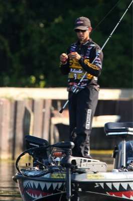 <p>
	 </p>
<p>
	Iaconelli scans the water for holes in the grass. </p>
