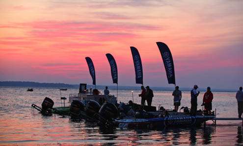 <p>
	A few early anglers have arrived at the docks prior to take-off as Day Three of the Ramada Championship begins.</p>

