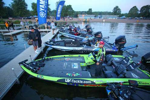 <p>
	Elite pros line the docks and relax before the official take-off time commences.</p>
