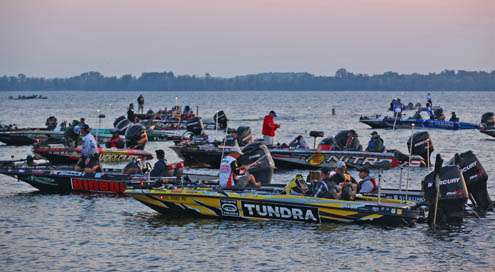 <p>
	Pros fill the cove and banter among one another as they wait for the first flight of boats to make their way out onto Oneida Lake.</p>

