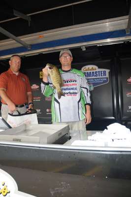 Illinoisâ Pete Saele weighed in a smallmouth that challenged for big bass honors.