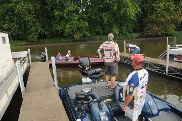 The first flight contenders park their boats where they can find an open slip.