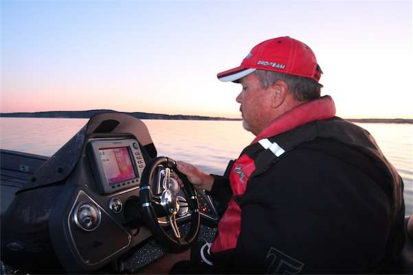 <p>
	6:50 a.m. Shortly after launching, Elite Series pro John Murray idles around Lake C, checking his graph for likely smallmouth structure</p>

