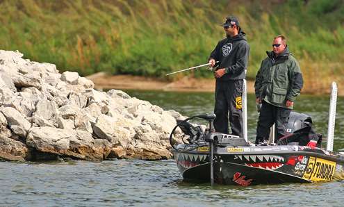 <p>
	 </p>
<p>
	Iaconelli stayed on the move, hitting high points, like the rocky point, then moving on.</p>
