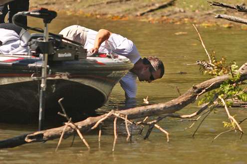 <p>
	He worked on the fish for several minutes, but was unable to land it.</p>
