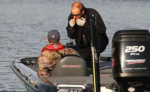 <p>
	Aaron Martens looks to be biting his nails as he changes lures.</p>
