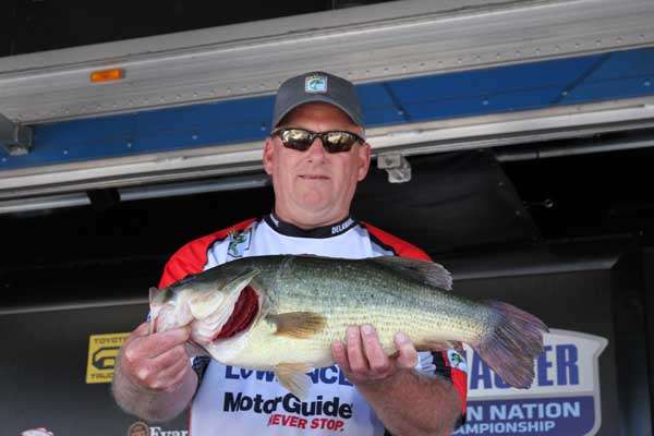 <p>
	 </p>
<p>
	This is the biggest bass of the event. She bit a frog early this morning. Mike Morris (Delaware) brought her to the scales.</p>
