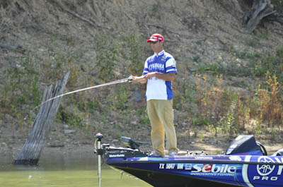 <p>
	Faircloth worked crankbaits and soft plastics for much of Day 1.</p>

