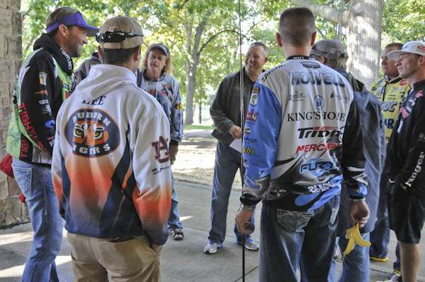 <p>
	The pros are briefed on working with local high school students as part of the Bassmaster High School Elite Experience, which offers students in grades 9 - 12 a behind-the-scenes look at an Elite Series tournament, and a chance to learn fishing techniques.</p>
