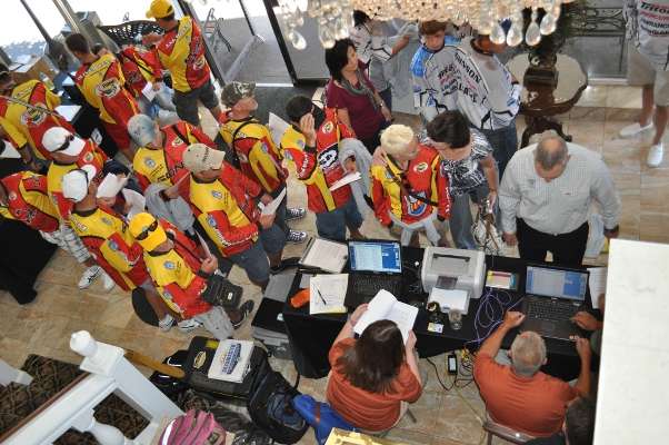 Members of the Spain B.A.S.S. Federation Nation team file in to register for their first Cabelaâs Bassmaster Federation Nation Divisional.