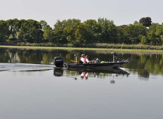 Greg Roth of Ontario and Robert Williamson of New Hampshire move on. The pair had three bass in the livewell before moving.