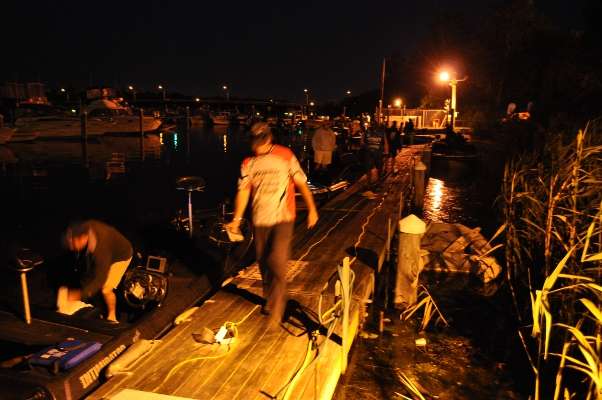 <p>
	 </p>
<p>
	Anglers got their boats ready for competition this morning for the second day of the 2012 Cabelaâs Bassmaster Federation Nation Eastern Divisional.</p>
