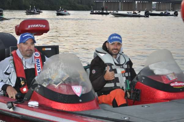 <p>
	 </p>
<p>
	Eloy Fernandez Jofre, right, leads the Spain chapter after the first day of competition. Heâs riding with Connecticutâs Frank Zabski.</p>

