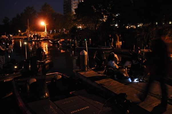 With little light, anglers prepped their boats for the final day of the 2012 Cabelaâs Bassmaster Federation Nation Eastern Divisional on the Mystic and Charles rivers.