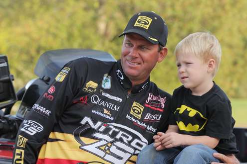 <p>
	Kevin VanDam poses with Batman! Wait, that's just a young fan. </p>
