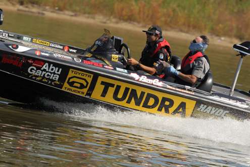 <p>
	Iaconelli makes a move.</p>
