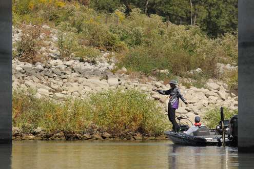 <p>
	Martens makes a pitch.</p>
