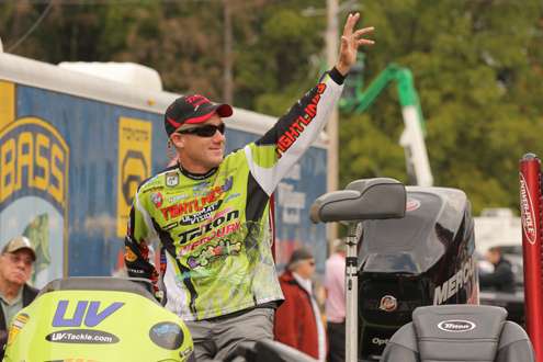 <p>
	TTAOY Brent Chapman waves to the crowd.</p>
