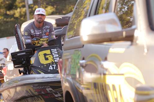 <p>
	Fan favorite Gerald Swindle is pulled to the stage after a tough day on the water.</p>
