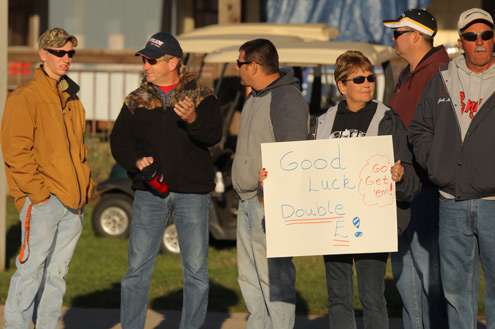 <p>
	Some fans bring signs to show their support for their favorite angler.</p>
