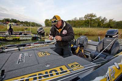 <p>
	Terry Scroggins preps for the first day on Lake Shelbyville.</p>
