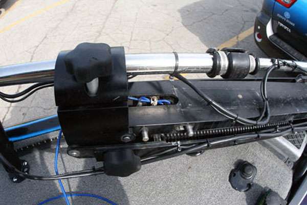 He also utilizes a wire with a rubber coating in place of the standard rope as his handle for the trolling motor.