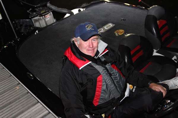 <p>
	<strong>Mike Macdonald</strong> of Zimbabwe fished eight days after a 19-hour flight from Johannesburg, South Africa, and found the going a little tough. âWeâre not used to these big stretches of water and this tidal stuff,â he said as he stretched his legs across this boat. âWe found some fish up in the northeast out on the flats but Iâm not so sure.â His partner, JR Knight (Maryland), had it even tougher. âIâm a local guy but I donât feel too local right now,â he said with a worried tone in his voice. âI got two fish in practice. Thatâs all. And the storms yesterday didnât help any.â</p>
