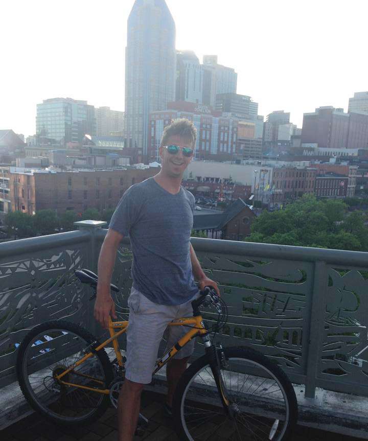 Chad Pipkens takes in the sights of Nashville while on a bike ride before the Elite event at Dardanelle.