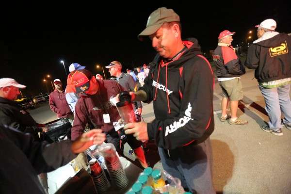 <p>It's early on Day Two of the 2012 Cabela's B.A.S.S. Federation Nation Championship. Anglers grab some breakfast before a long day on the water.</p>
