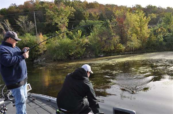 <p>Incoming! Holtman prepares to boat his bass with help from 2012 Classic champ Chris Lane.</p>
