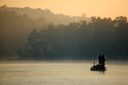 <p>Similar to Day One, there was light fog hanging on the water early on the second day of fishing on Smith Lake. </p> 