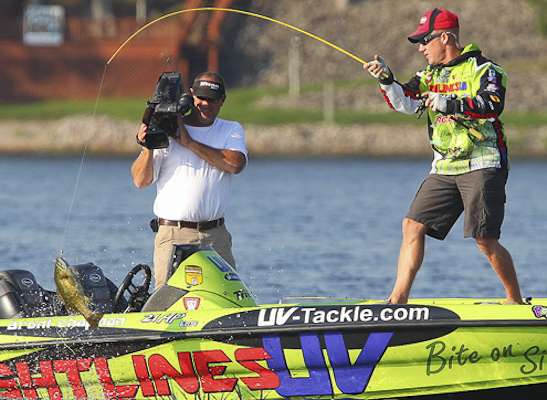 <p>
	WIth just two events remaining, Brent Chapman felt the pressure stronger than ever. Falter here, on Green Bay, and his lifeling dream of Angler of the Year could slip from his hands. But, he managed a 27th-place finish to hang in there and make the AOY race a nail-biter.</p>
