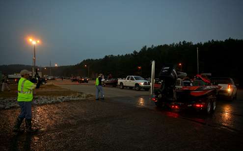 <p>A small army of volunteers helped orchestrate the morning launch on Smith Lake.</p> 