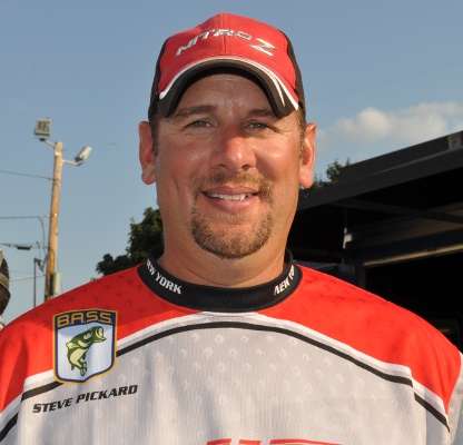 <p>Steven Pickard, a member of the Port City Bassmasters in New York, is representing his state in the Eastern division. Heâs a project manager, and he spends his free time hunting, golfing and playing drums. He is sponsored by Arrow Transportation and DP Financial.</p>
