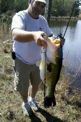 <p>
	Do you think this fish weighs 17 pounds? David Partridge thinks it does! On the <a href=