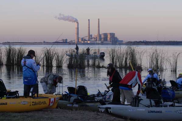 <p>PEDAL POWER: Hobie kayak anglers prepare to compete in the Hobie World Fishing Championships on Fayette Lake in La Grange in Texas on Wednesday.</p>
