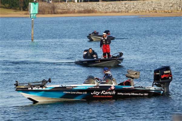 <p>Anglers talk about their day as they head back for the final weigh-in.</p>
