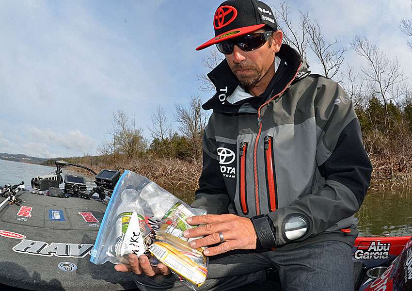 Iaconelli subscribes to Ken Hoover's Athletes Outdoors program. Hoover travels to every Elite event and has tailor-made nutrition ready to go each morning based on a particular angler's needs. Other pros who use Hoover are John Crews, Alton Jones and many more.
