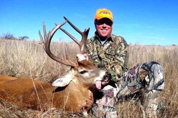 <p>David Walker took a trip to Kansas to hunt on Dave Smithâs hunting ranch.</p>
