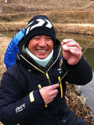 <p>Morizo Shimizu said he caught the worldâs smallest fish earlier this fall in Japan using super-small tackle. Here he is showing off a teensy broad-striped bitterling.</p>

